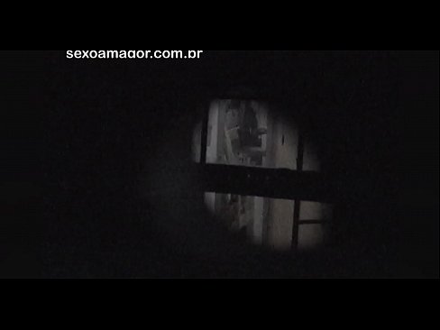 ❤️ Ξανθιά κοπέλα βιντεοσκοπήθηκε κρυφά από ηδονοβλεψία της γειτονιάς κρυμμένο πίσω από κούφια τούβλα ❌ Πορνό βίντεο ❌❤