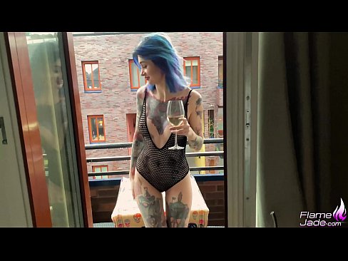 ❤️ Τρομερό κορίτσι ρουφάει και γαμάει παθιασμένα στους ανοιχτούς ουρανούς ❌ Πορνό βίντεο ❌❤